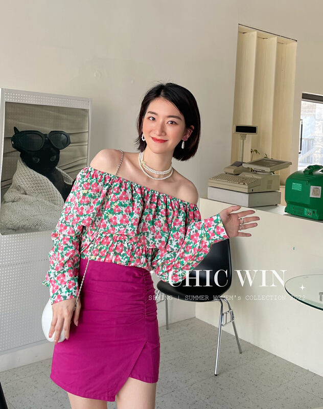 [chic win] Korean fashion sweet one line neckline ruffled floral blouse (only selling blouses) 2210# CSX