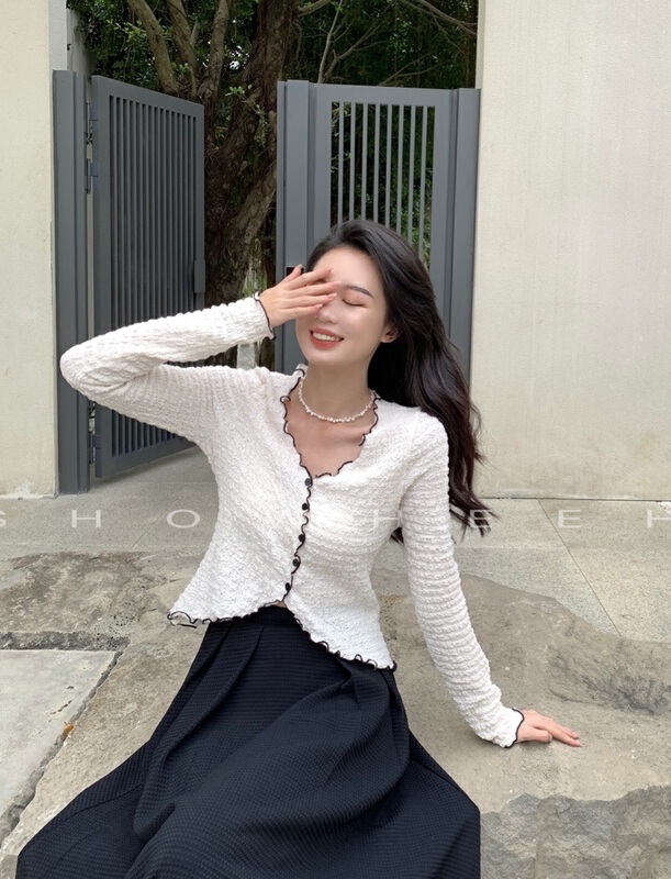 Original price 77.83! New year in early spring! [xiuxi] simple V-neck single breasted pleated versatile blouse 7986# zxx