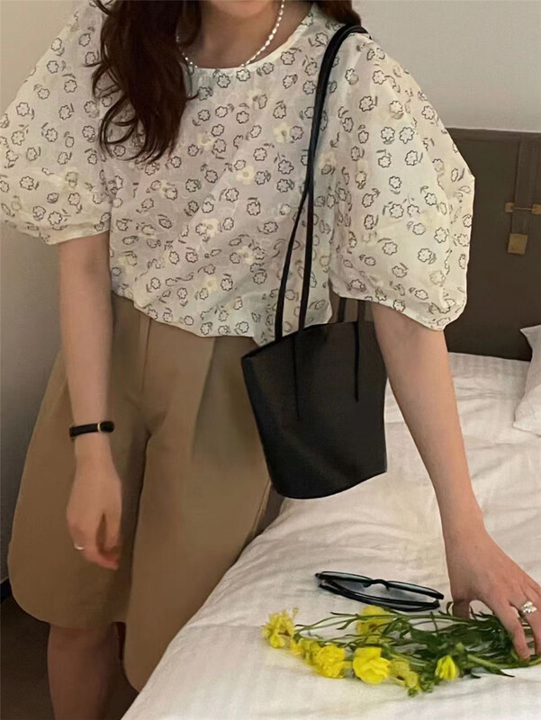 [more free] crew neck flower bubble sleeve shirt 996# lwy