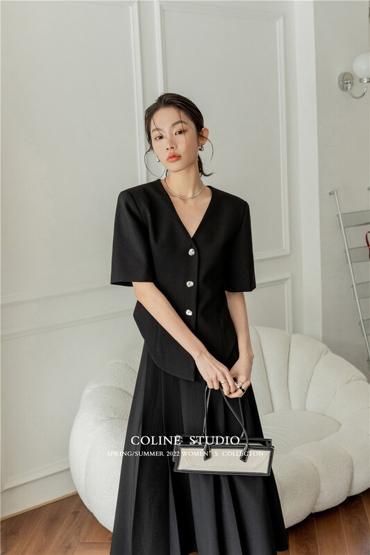 [Coline] Korean V-neck single breasted short sleeved shirt c2102a# hyy