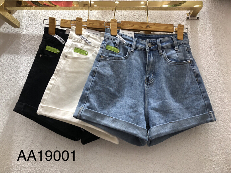 【女王QUEEN】高腰顯瘦百搭貼標牛仔短褲  AA19001#  OZQ