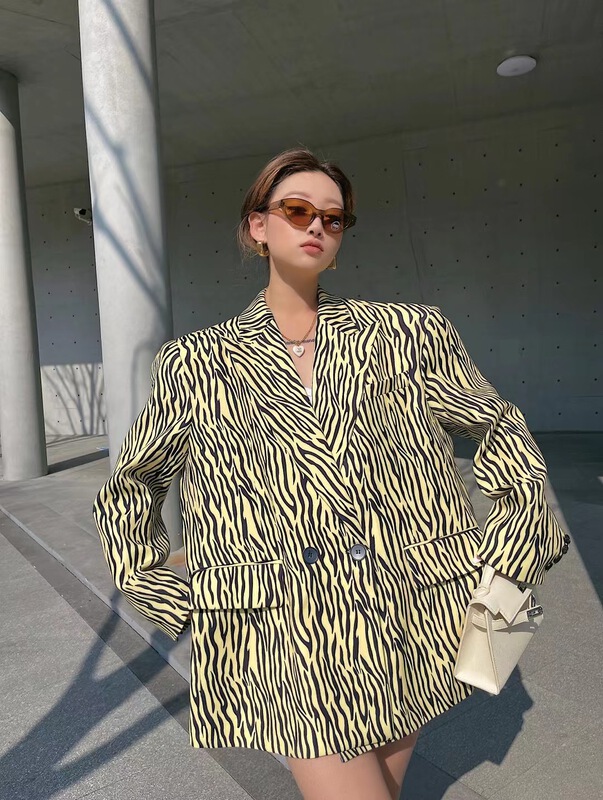 New year in early spring! [open] Zebra Stripe loose fitting suit 8699# XYJ