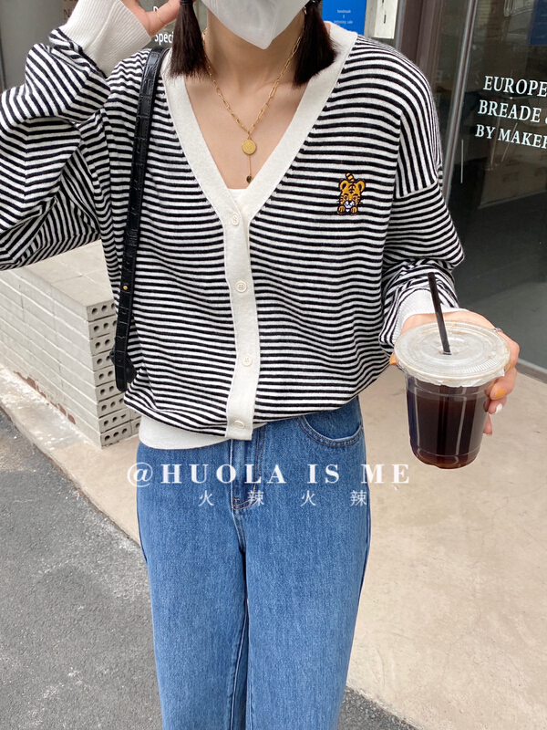 goods in stock! New year in early spring! [hot Huola is me] Korean striped knitted cardigan 7513# cqw