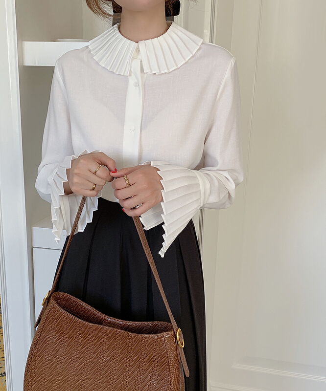New year in early spring! [timely rain] Korean style ins Hepburn style minority foreign style age reduced pleated flare sleeve shirt 57639# YYW