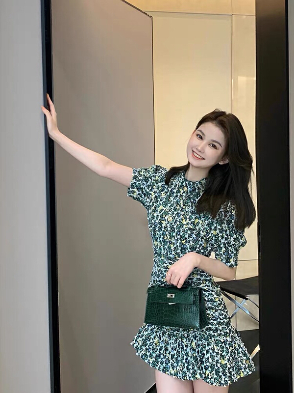 [Yingying new clothes] French stand collar broken flower bubble sleeve waist closing to show thin temperament dress 7032# Cl
