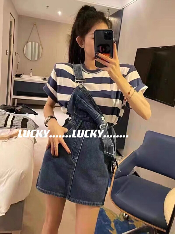 初夏上新!【LUCKY】大口袋牛仔背帶連衣裙+條紋短袖T恤套裝  8691#  ZXX