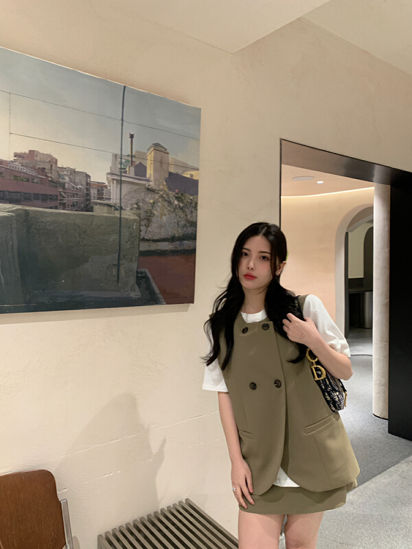 New year in early spring! [Mi Xiang] single breasted Suit Vest + College style A-line short skirt suit 5015\hjy