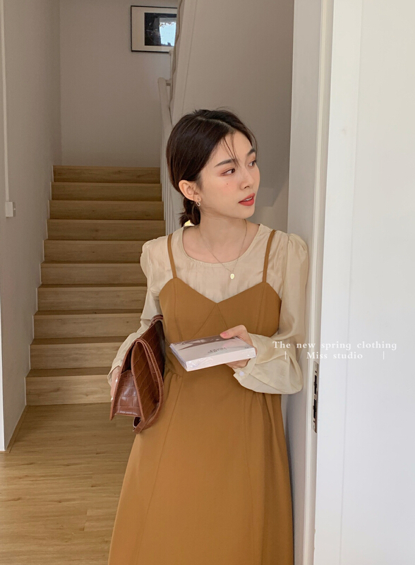 goods in stock! New year in early spring! [miss miss home] simple solid color blouse + pleated suspender dress set ys1-2f012# ZSY