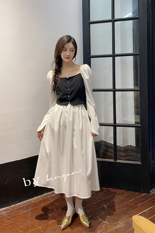 goods in stock! [benyan] square neck color contrast short shirt + large swing loose skirt suit 9871# zxx