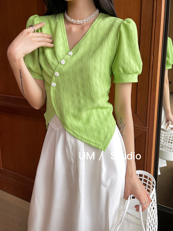 [um micron] Korean style V-neck short shirt 66325# hjy