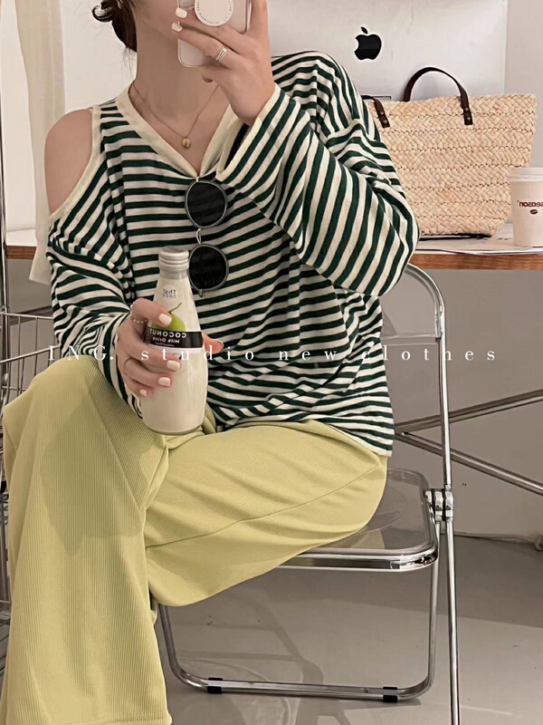 goods in stock! New year in early spring! [ing] niche design round neck off shoulder sweater 7582# ZSY