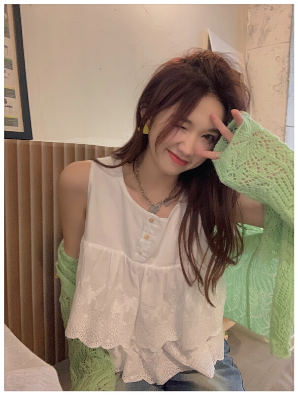 New in early summer! [timely rain] Han Feng ins temperament sweet design sense lace blouse 6469# WPL