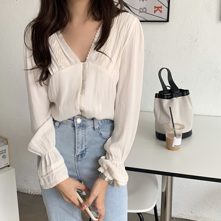New year in early spring! [timely rain] heavy industry temperament sweet V-neck lace lazy style shirt 52335# YYW