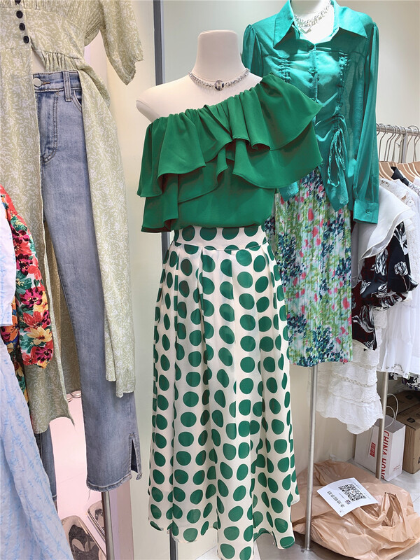 goods in stock! [macaroon] Korean loose wave point skirt 7763# PCZ