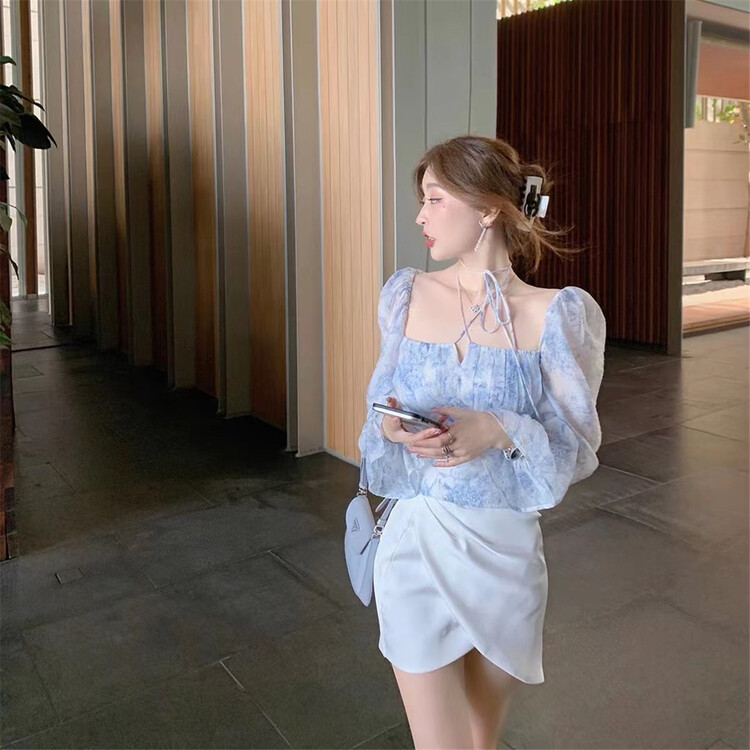 New year in early spring! [tangtangtangjia] pure desire wind hanging neck printed blouse + temperament pure color pleated short skirt suit 2839# PCZ