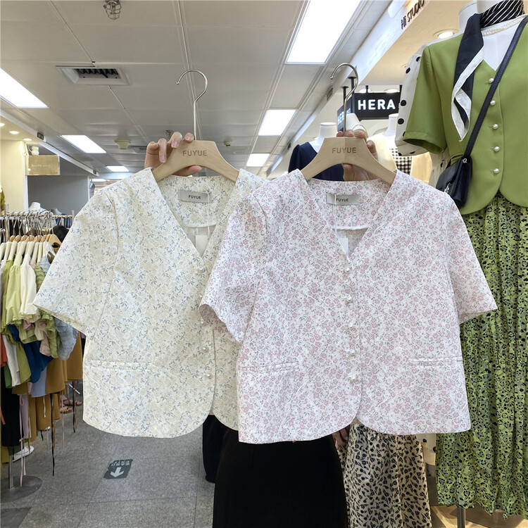 goods in stock! New in early summer! [Fuyue] V-neck floral pearl button blouse 22067# HBx
