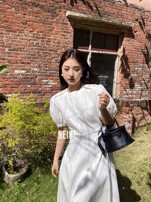 New in early summer! [neihe] exotic bubble sleeve small black skirt temperament dress 11360# zxx