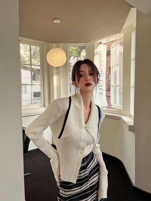 goods in stock! New year in early spring! [one] Korean version large lapel single breasted slim fit versatile sweater 5096# zxx