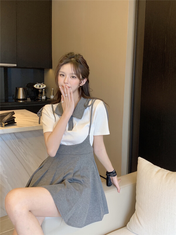 [lucky. Bibi] simple color contrast versatile T-shirt + pleated solid color suspender skirt set (only sell set) 987# cqw