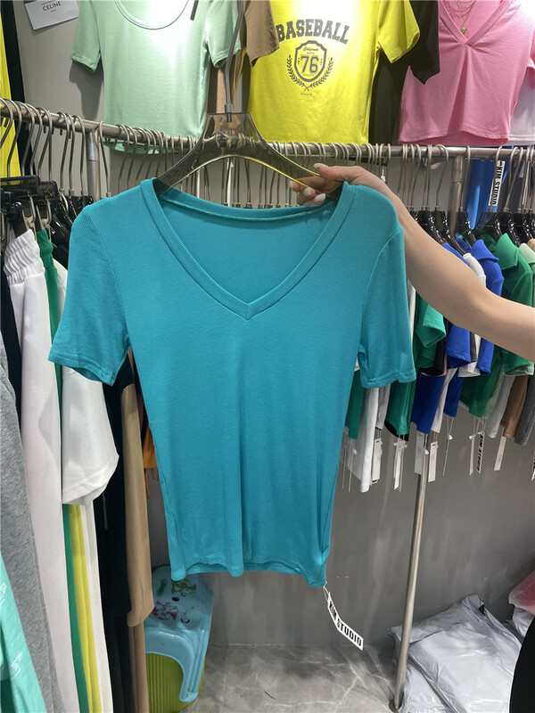 New year in early spring! [Kim studio] V-neck simple slim fitting short sleeve T-shirt x22019# PCZ