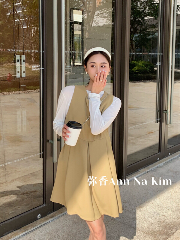 New year in early spring! [Mi Xiang] simple solid color inside T-shirt + Korean fashion strap Skirt Set (with mouth red envelope) 5010# hjy