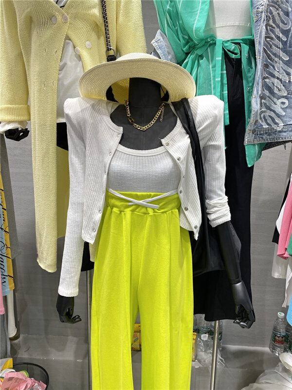 goods in stock! New year in early spring! [CICI studio] crew neck versatile knit cardigan + simple suspender vest set 3216# zxl