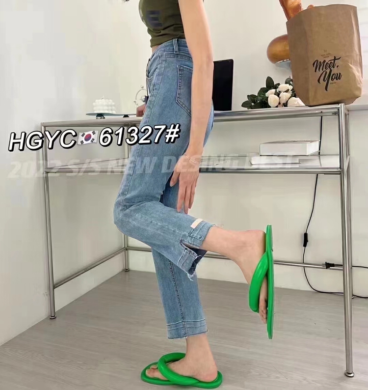 New year in early spring! [original in Korea] Korean three-dimensional cut and planted split pipe jeans 61327# L