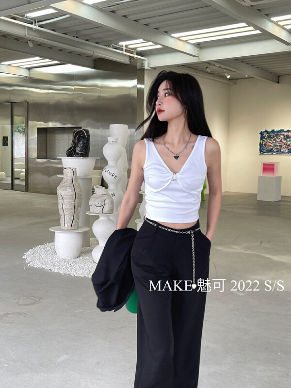 【MAKE魅可】甜酷辣妹V領掛扣金屬貝殼形狀設計背心  8442#  XJ