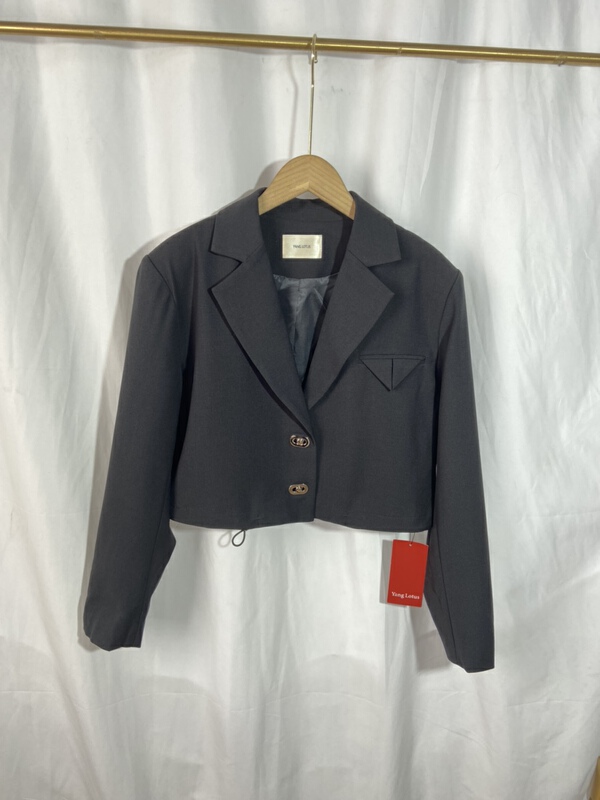 New in early summer! [Yi show shop] commuter buckle fashion Hong Kong style suit 944# Cl