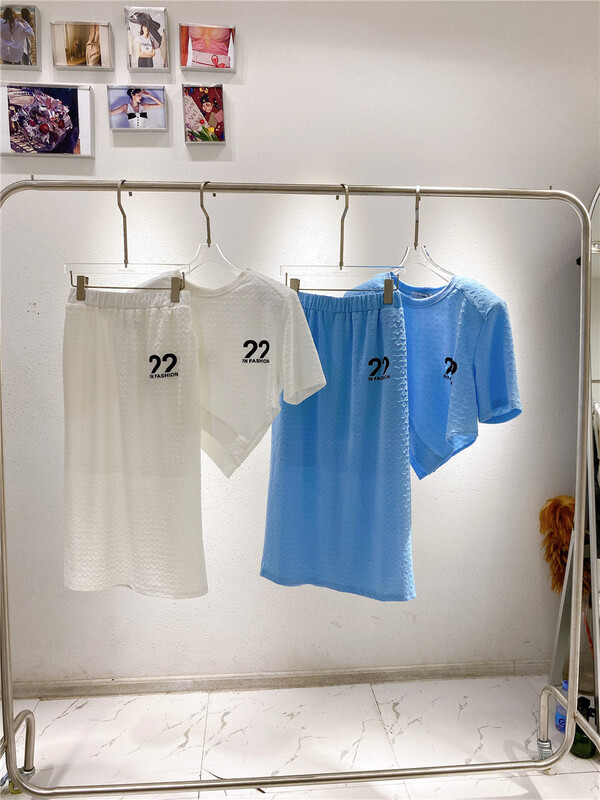 [iris chic] number 22 irregular short sleeve T-shirt (T-shirt only) 8-m061# ozq