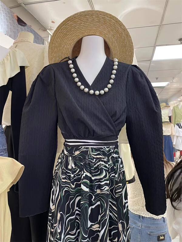 New year in early spring! [dream fly] French bandage V-neck blouse (sold separately) 61112# XJ