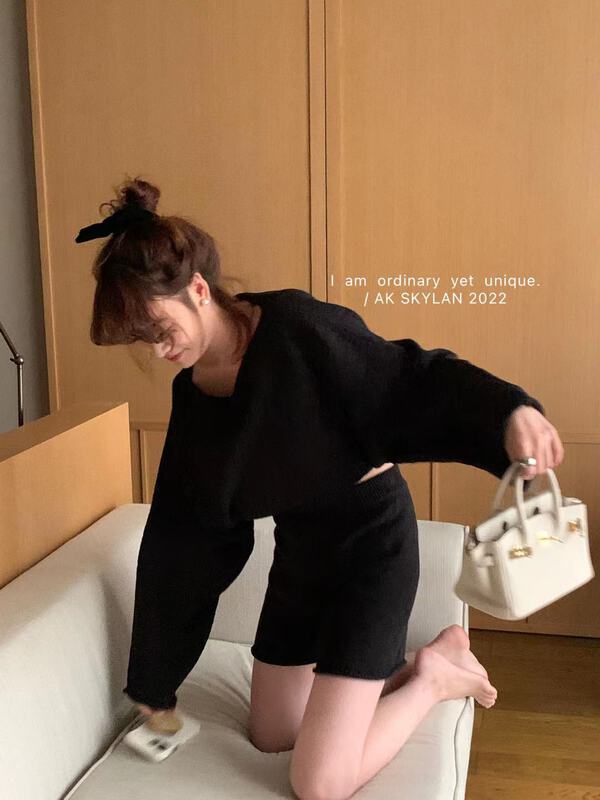 New year in early spring! [A.K skylan] versatile slim sweater + comfortable Vest + casual knitted Shorts Set 30017-1-2# zxl