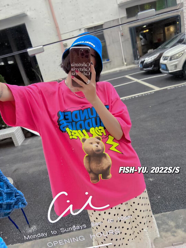 【 FISH YU 】立體植絨發泡小熊字母短袖T恤  22123#  LSL