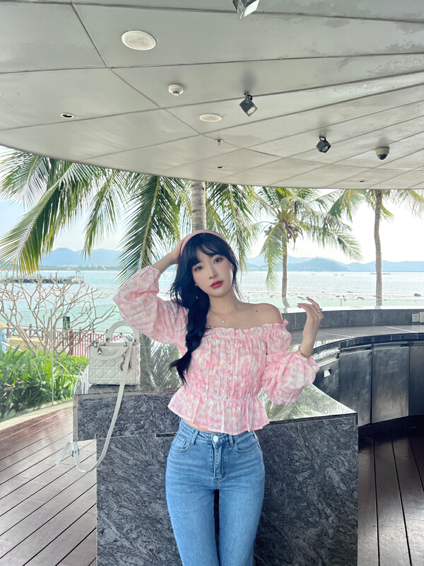 New year in early spring! [CXI] line neck Daisy lace slim short shirt a9030# WPL