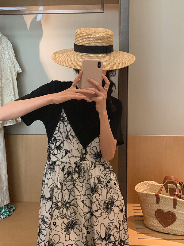 goods in stock! New in early summer! [timely rain] Han Feng ins simple round neck T-shirt + floral suspender dress set 99906# WPL