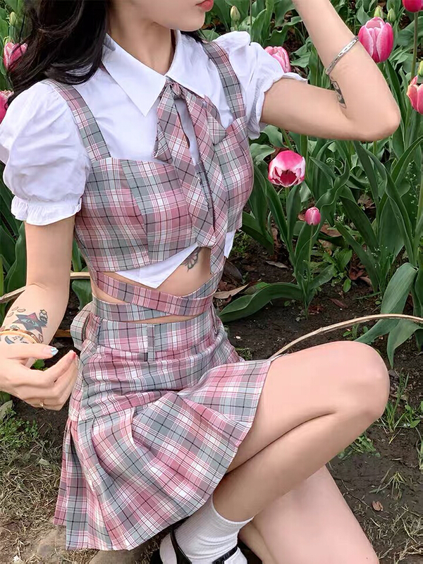 New in early summer! [L.L studio] college style striped Spice Girl Vest + blouse + pleated skirt suit (with tie) 7526# PCZ