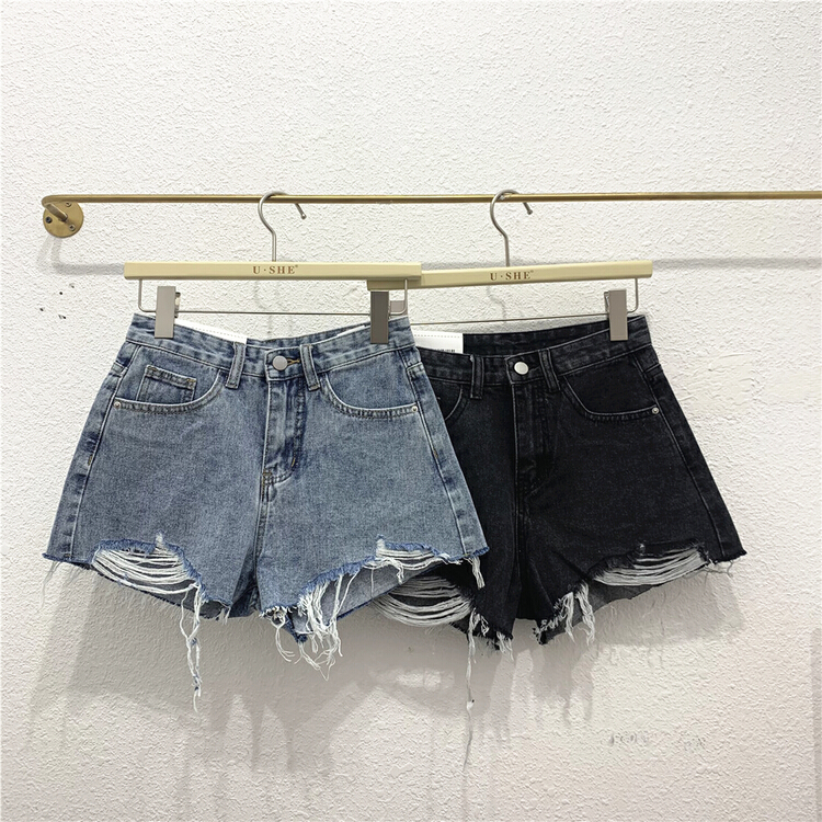 Simple and comfortable jeans
