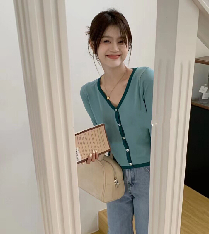 New year in early spring! [qiqiyishe] Korean xiaoxiangfeng color contrast knitted cardigan 2205# XYY