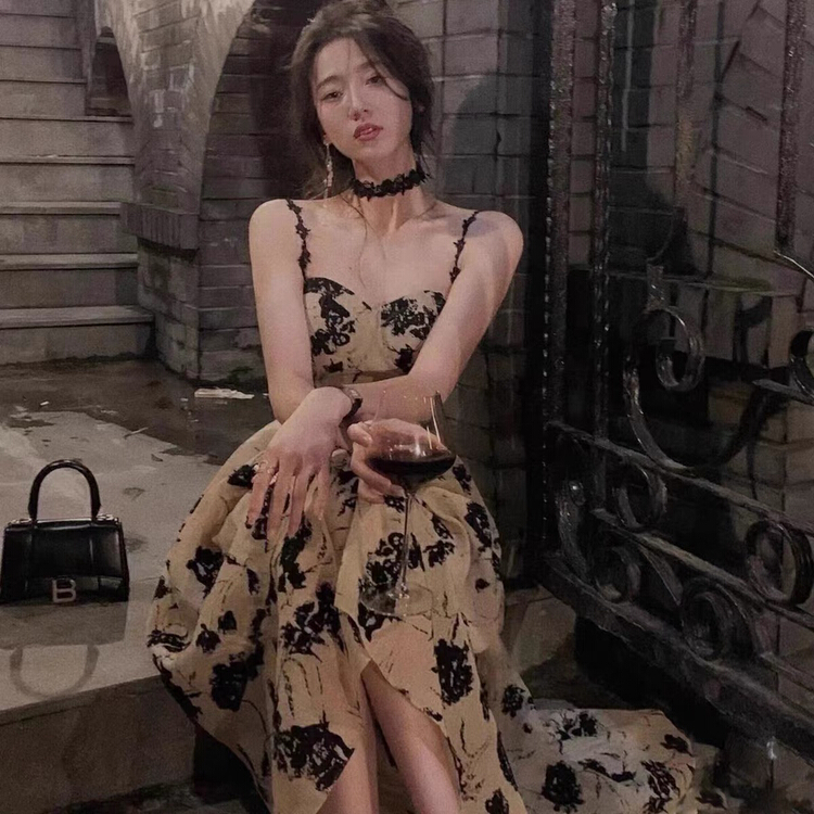 [Yingying new clothes] elegant temperament, vintage floral suspender, slim waist dress 7319# Cl