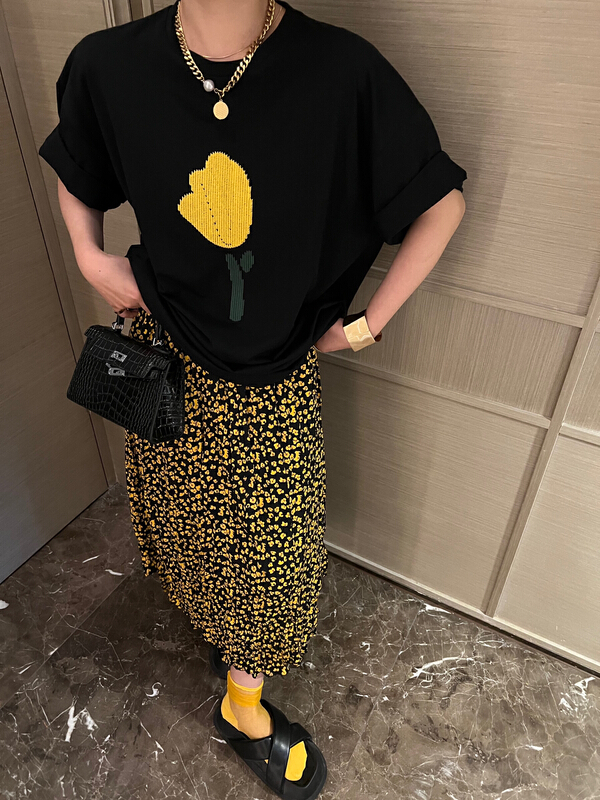 New in early summer! [f (x)] Korean tulip embroidery short sleeve T-shirt t11047# ozq
