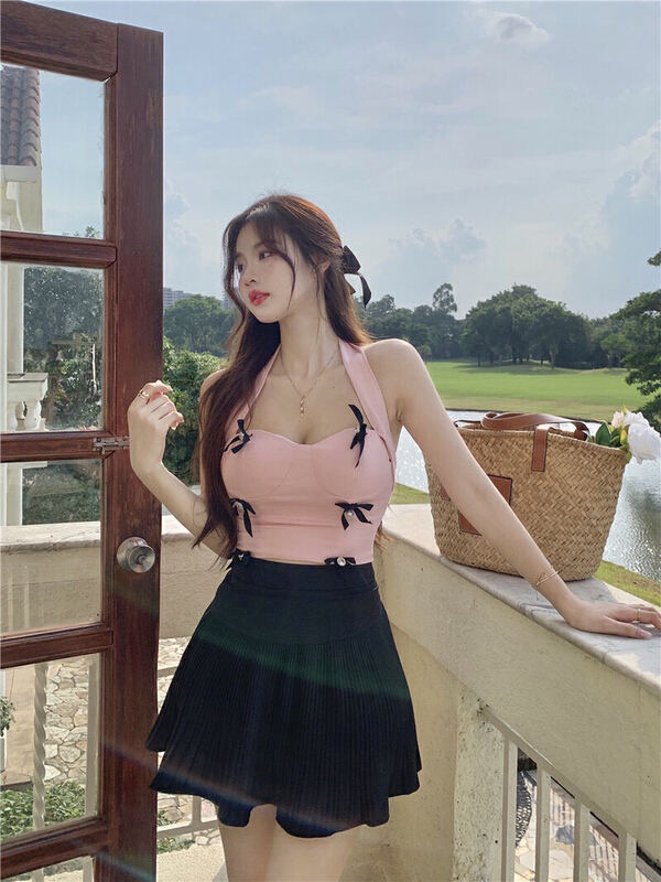 New year in early spring! [Doudou family] fashionable foreign style bowknot hanging neck shows thin cool and cute design sense niche vest 8846\cls