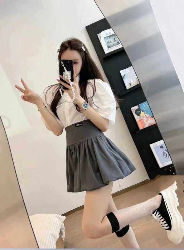 goods in stock! New in early summer! [Baobao] fashionable loose fitting shirt + College style high waist skirt suit (with Brooch) 5691# ozq