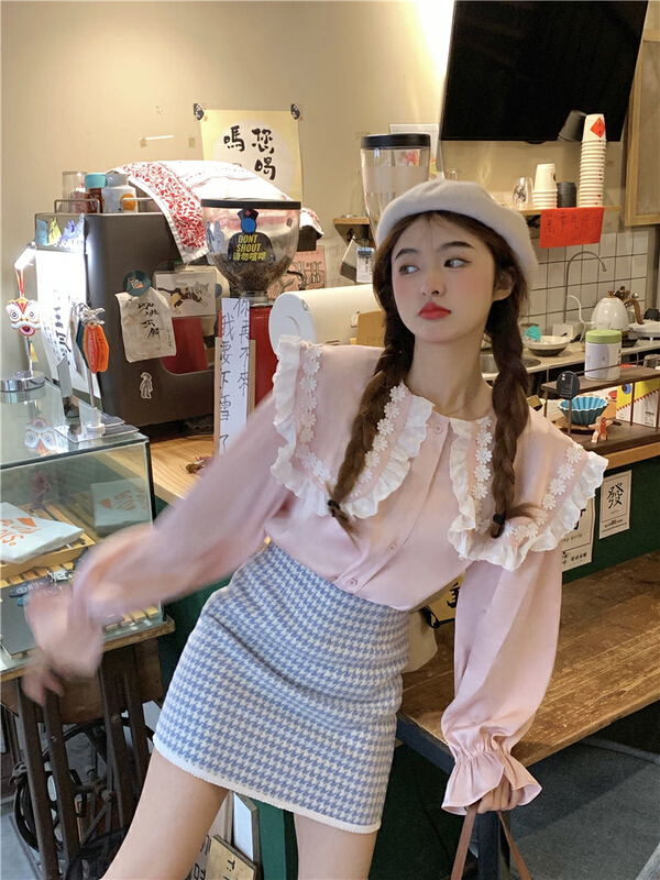 goods in stock! New year in early spring! [timely rain] Han Feng ins age reducing sweet baby collar stitched lace loose shirt c5579# WPL