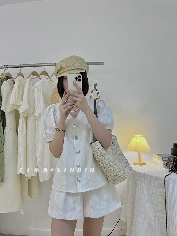 New in early summer! [Lina] temperament small V-neck chic single breasted shirt + slim and versatile Casual Short suit 0128# hjy