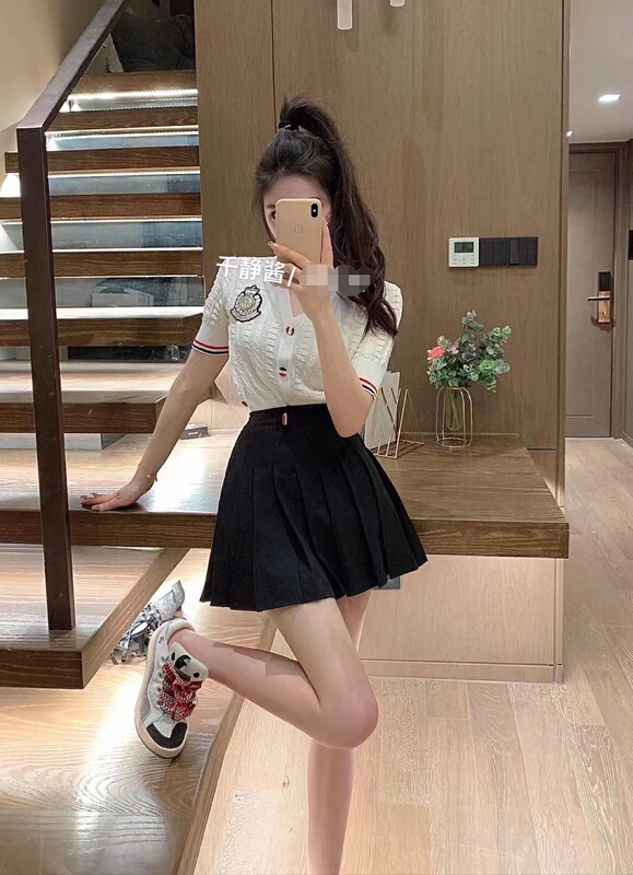 New in early summer! [pan] stripe color matching single breasted short sleeved sweater + Fashion versatile pleated skirt set 00400# PCZ