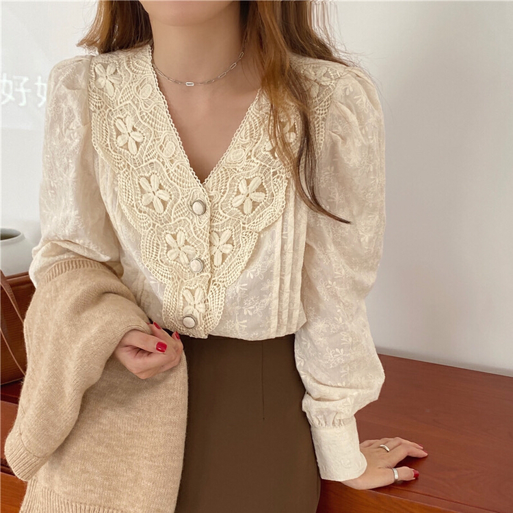 New year in early spring! [timely rain] Hanfeng ins French V-neck lace shirt 00016# jhy