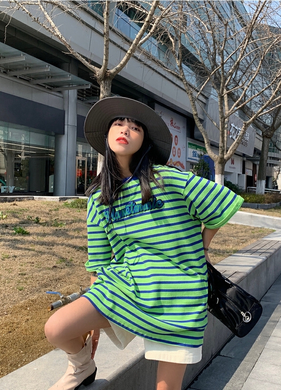 [Amy] loose large three-dimensional embroidered letters short sleeved T-shirt 8122# WTT