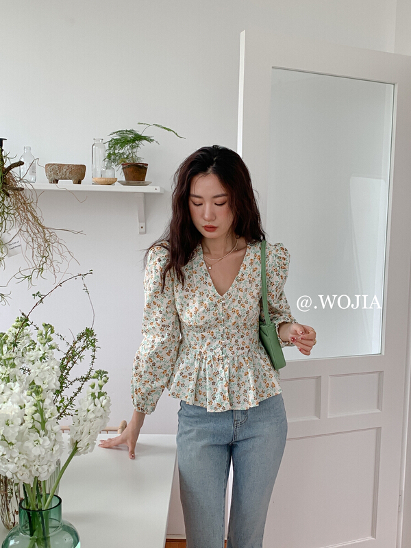 Original price: 77.83! New year in early spring! [Wo +] Korean floral short V-neck bubble sleeve shirt 22007# zxx