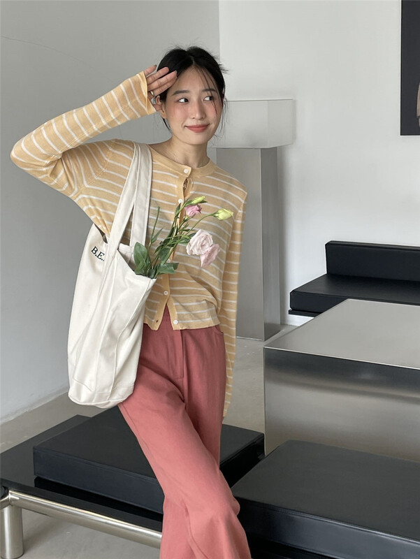 New year in early spring! [clean space] Korean fashion stripe versatile comfortable long sleeved knitted cardigan 31537# CLS
