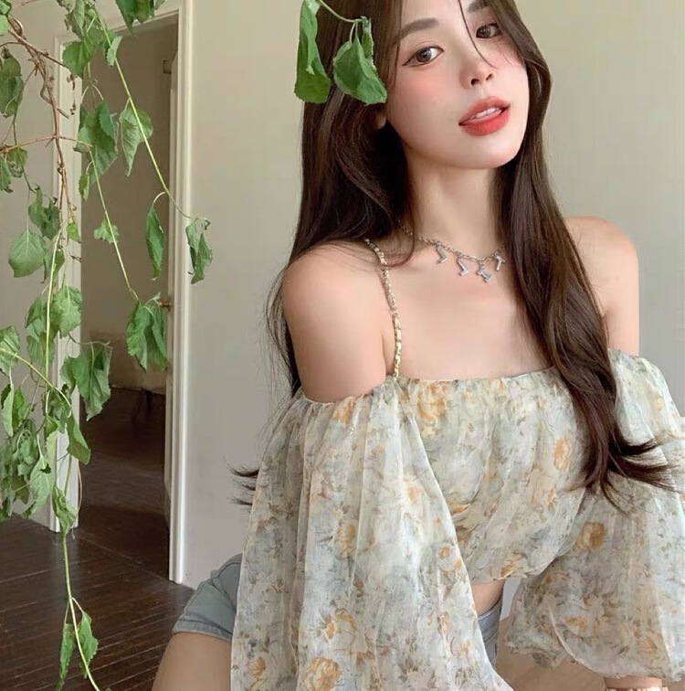 goods in stock! New in early summer! [CTT] pure desire one-sided shoulder, small crowd, off the shoulder Bubble Sleeve Chiffon short floral blouse 1177# cqw